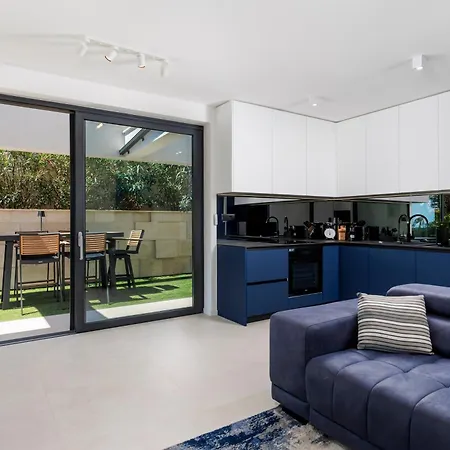Beachfront Escape With Private Pool דירה *
