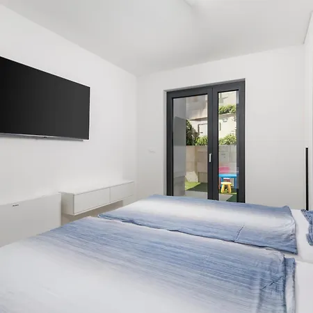 Beachfront Escape With Private Pool * אופטיה