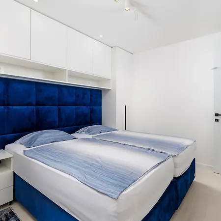 Beachfront Escape With Private Pool אופטיה
