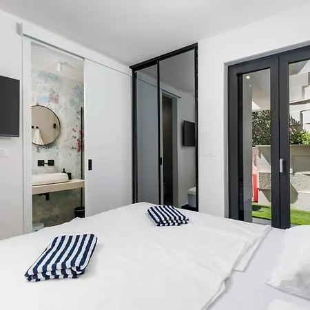 דירה Beachfront Escape With Private Pool *